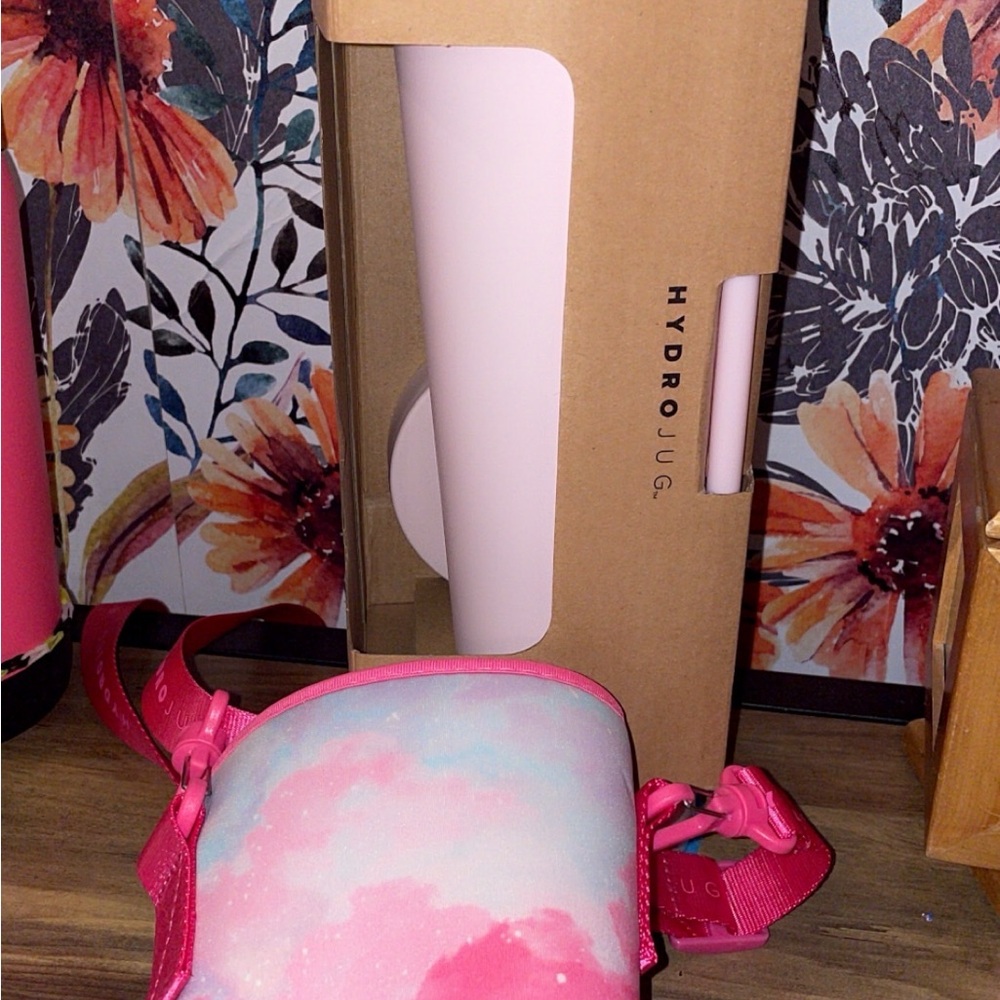 HydroJug Pink Sands Shaker & Sleeve.